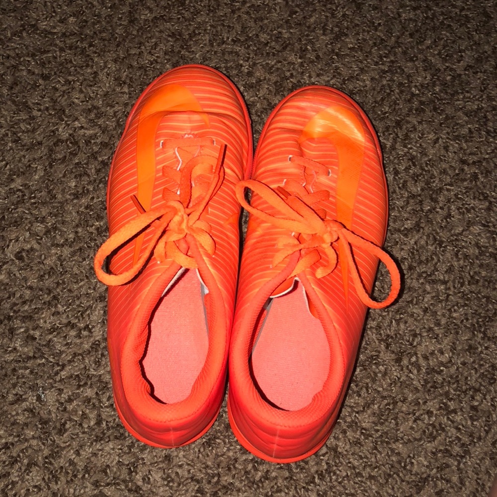 nike indoor soccer shoes